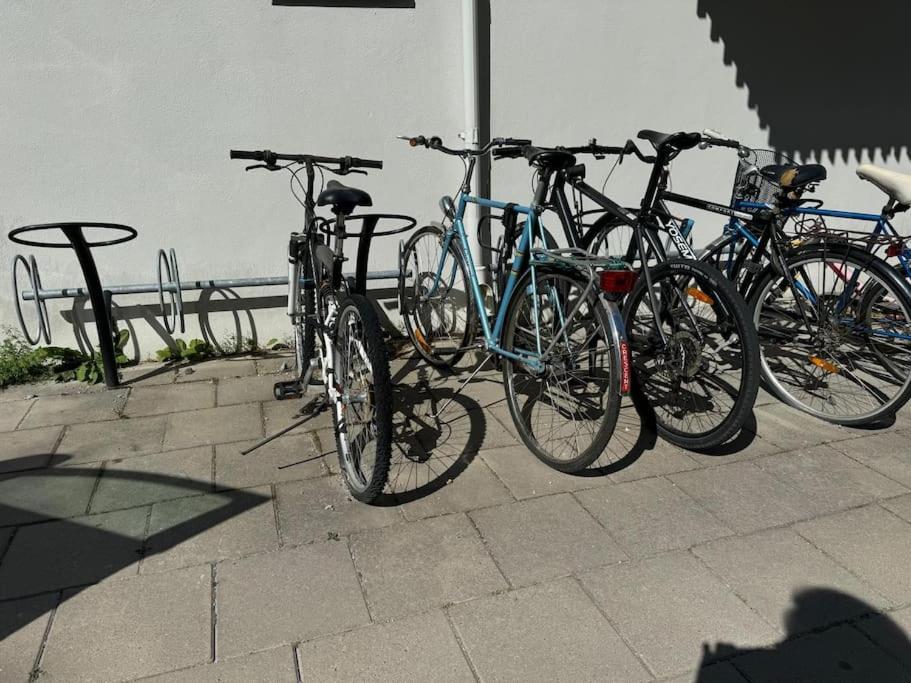 Lägenhet Charmig Laegenhet Med Balkong Naera